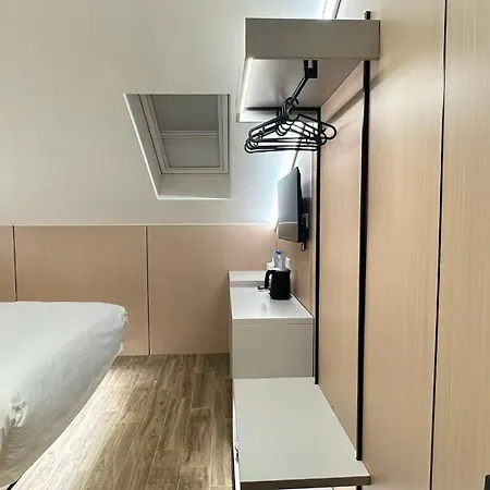 Hotel Kimmiy Garni Attic Near Airport 3*