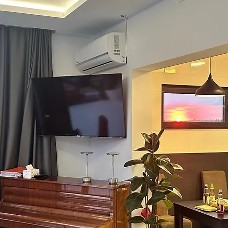 Kimmiy Garni Attic Near Airport Hotel