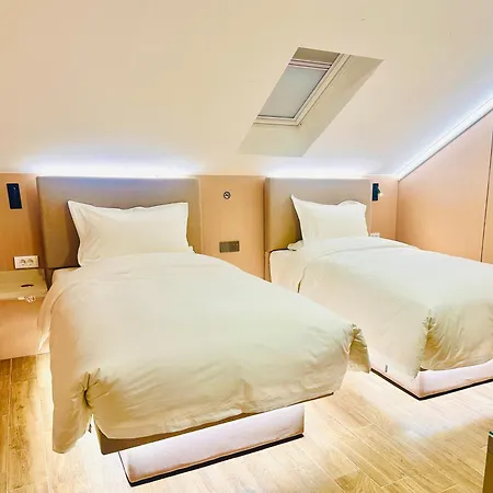 Hotel Kimmiy Garni Attic Near Airport Belgrado