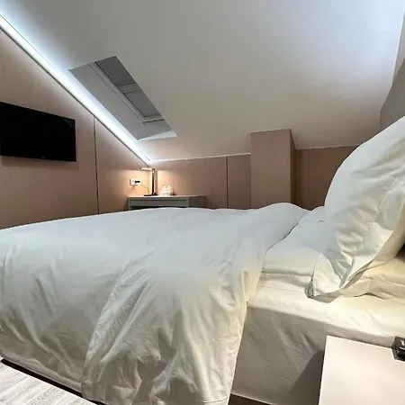 Hotel Kimmiy Garni Attic Near Airport