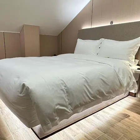 Kimmiy Garni Attic Near Airport 3*