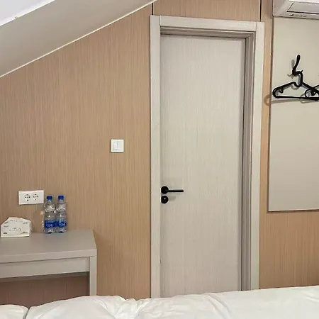 Kimmiy Garni Attic Near Airport Hotel 3*