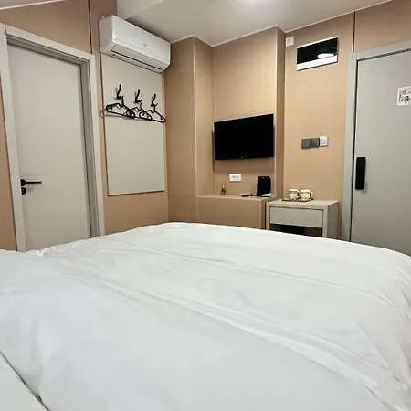 Kimmiy Garni Attic Near Airport 3* Belgrad