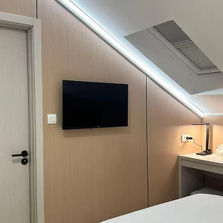 Kimmiy Garni Attic Near Airport Hotel Belgrado