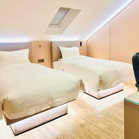 Kimmiy Garni Attic Near Airport Hotel